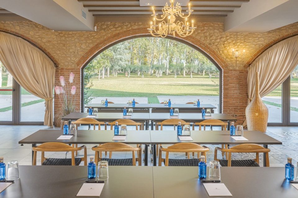 Sala per reunions a La Farinera Sant Lluis